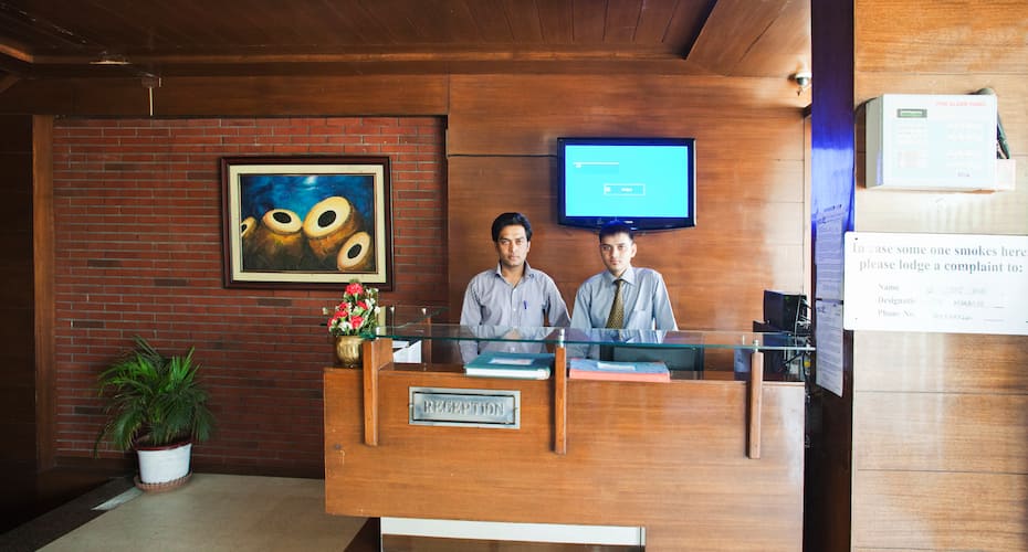 https://imgcld.yatra.com/ytimages/image/upload/t_hotel_yatra_details_desktop/v1391050588/Domestic Hotels/Hotels_Chandigarh/Hotel Rio/ReceptiomLobby.jpg